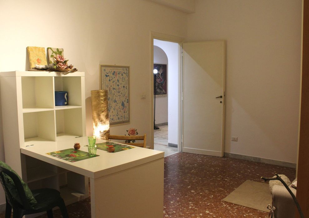 Foto Home Staging In Rosso E Viola $style In $location